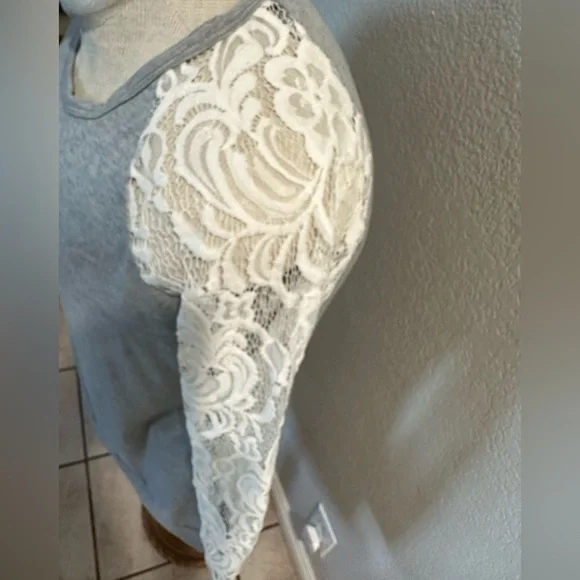 Women’s Suri Lace Sleeve Top- Gray | Size XL - Picture 7 of 7